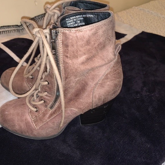 Boots - Picture 3 of 4